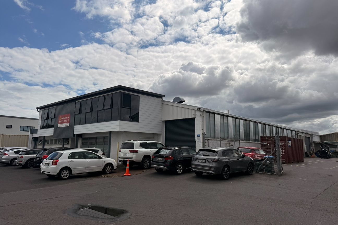 High stud functional central warehouse – pohled 4