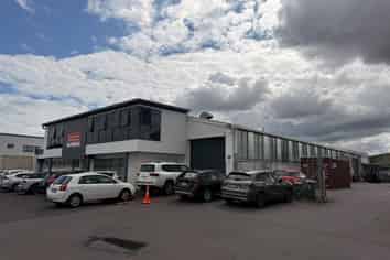 High stud functional central warehouse