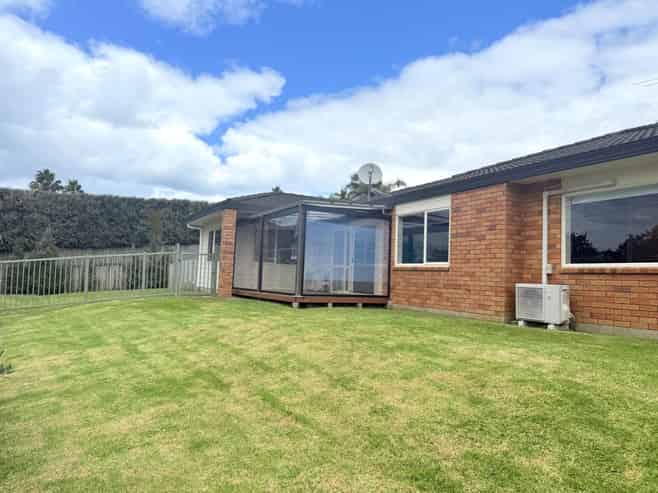 52 Rivervale Grove, Stanmore Bay