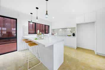 83 Lake Road, Northcote