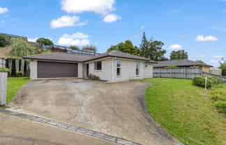 15 Manuka Road, Huntly