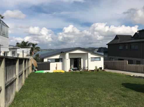 809 Whangaparaoa Road, Manly