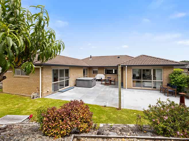 27 Redwood Crescent, Hurdon