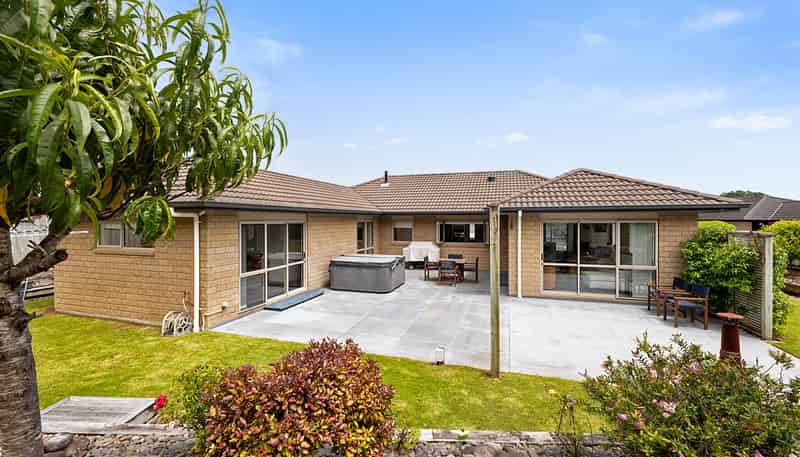 27 Redwood Crescent, Hurdon