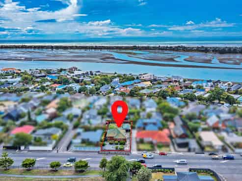 53 Main Road, Redcliffs