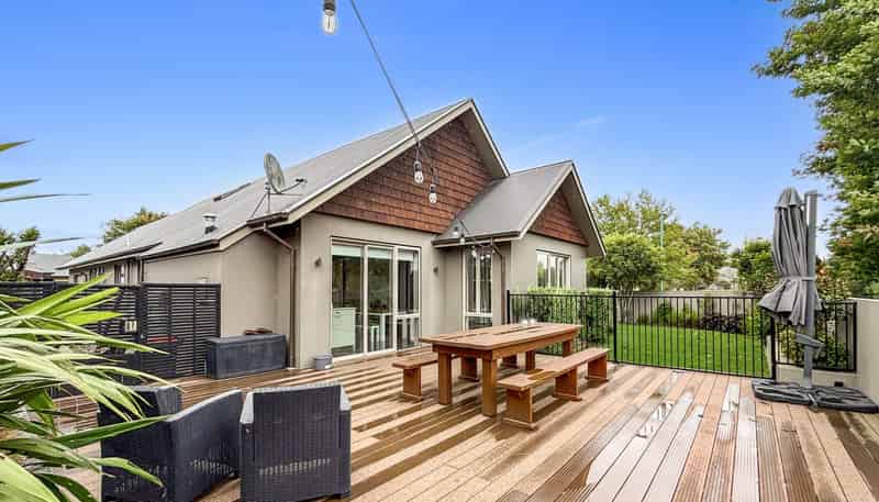 68 Coolspring Way, Redwood