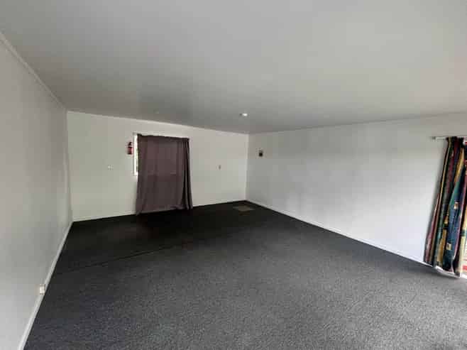 Room 10, 2 Court Crescent, Panmure