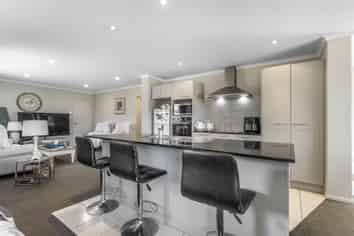 9 Savona Drive, Flat Bush