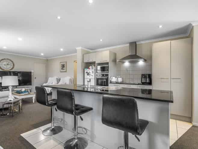 9 Savona Drive, Flat Bush