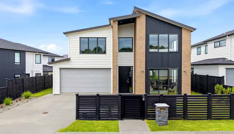 20 Headsail Drive, Long Bay