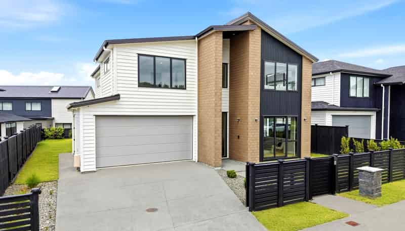 20 Headsail Drive, Long Bay