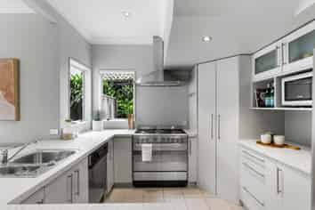 15A Aplin Terrace, Ngaio