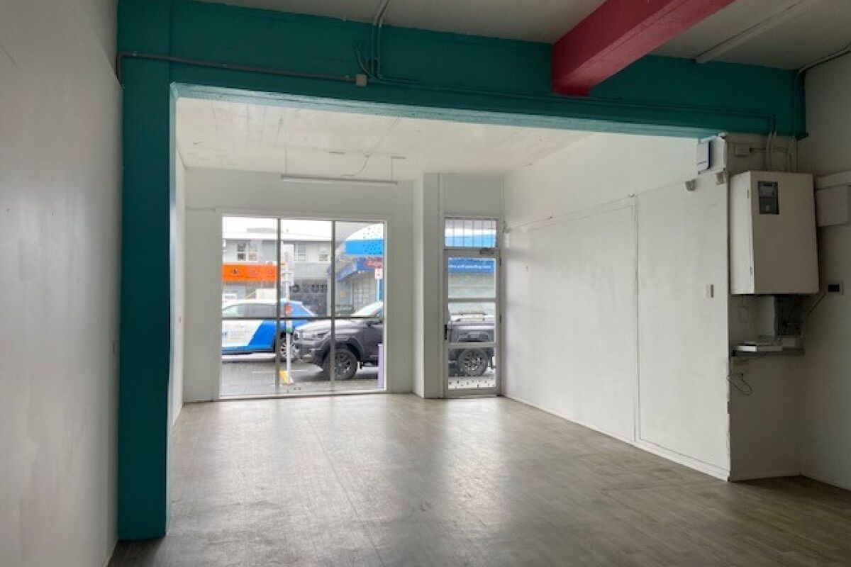 Central Frankton Showroom/Workshop - View 6