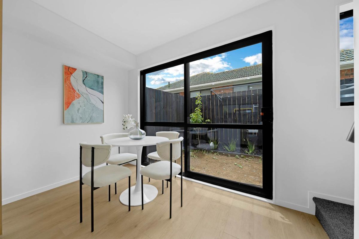 Brand New Prime location  Internal Access Garage - Ansicht 4