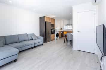 1/18  May street, Hamilton East