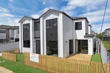 8A Gardiner Grove, Mangere East