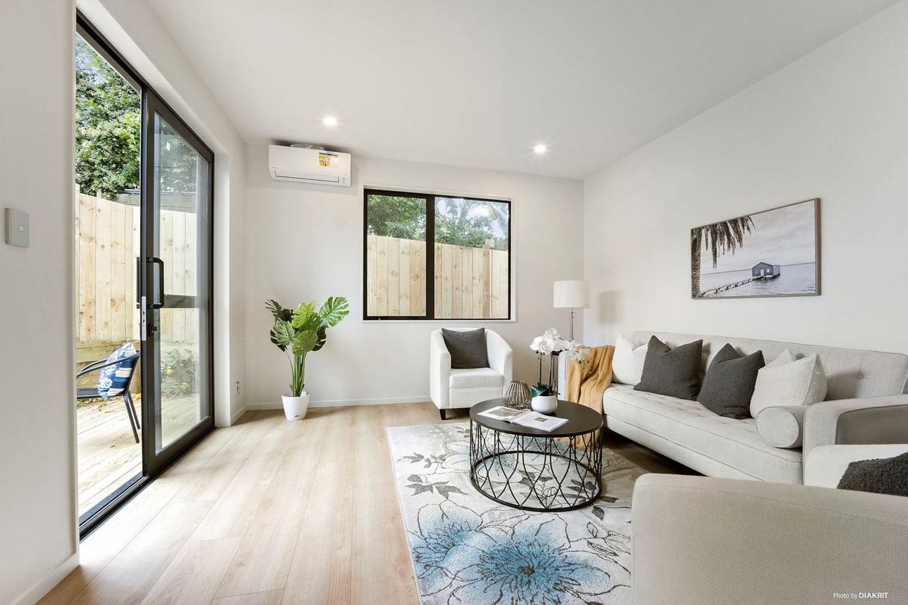CCC and Title are ready for you to move in – pohled 3