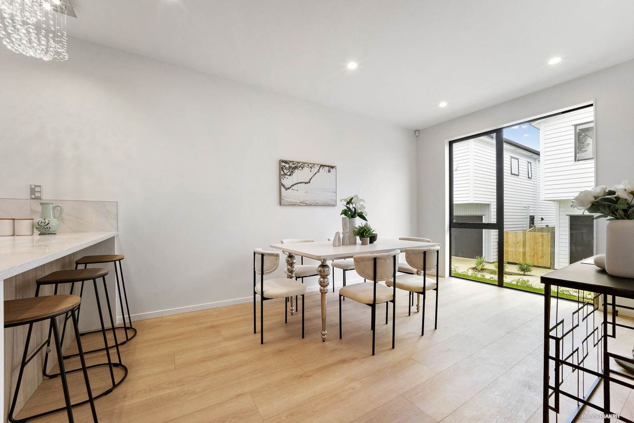 CCC and Title are ready for you to move in – pohled 5