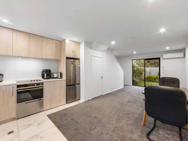 5/241 Lincoln Road, Addington