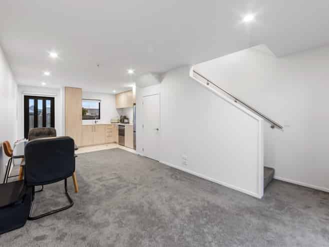 5/241 Lincoln Road, Addington