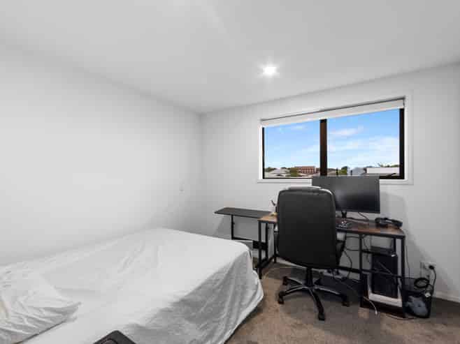 5/241 Lincoln Road, Addington