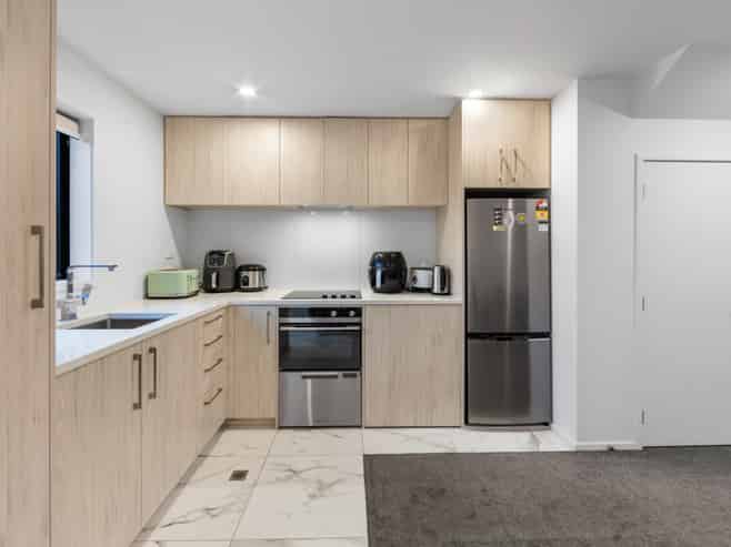 5/241 Lincoln Road, Addington
