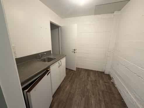 Prime High Street location for your business