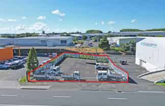 SECURE 854M² HIGH PROFILE YARD
