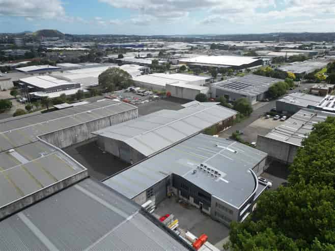 Modern Warehouse with Hard-Stand Yard