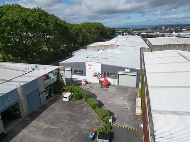 Modern Warehouse with Hard-Stand Yard