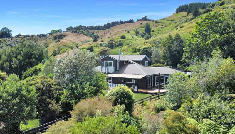 1377E Manawahe Road, Manawahe