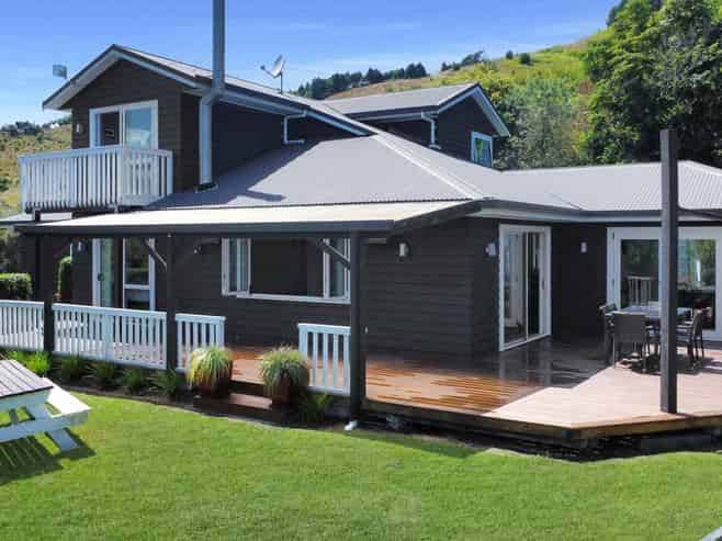 1377E Manawahe Road, Manawahe