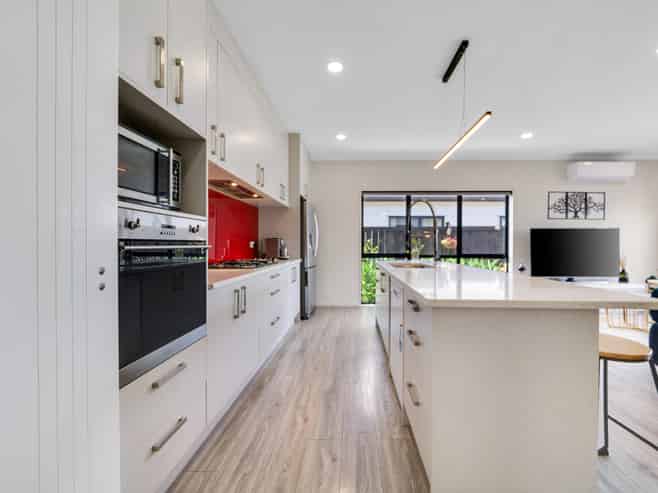 6 Kakabeak Way, Takanini