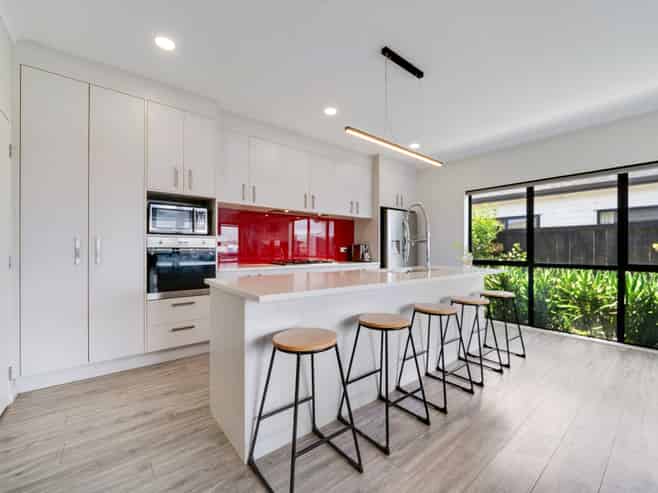 6 Kakabeak Way, Takanini