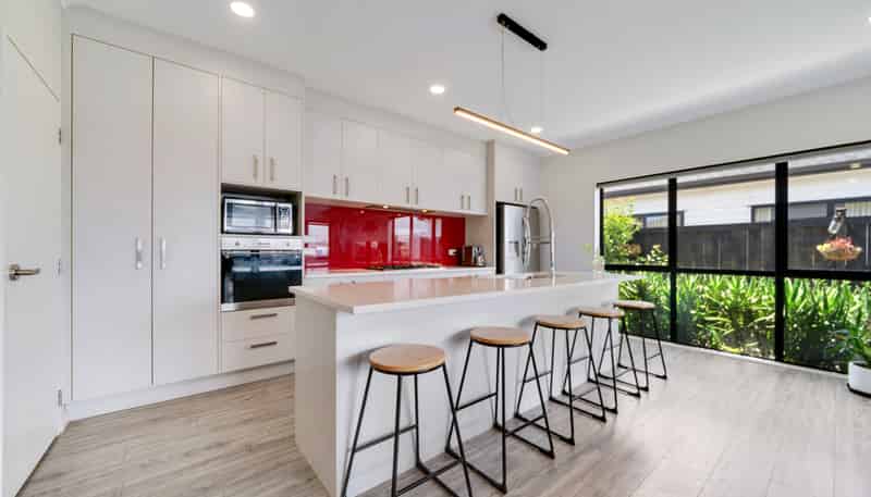 6 Kakabeak Way, Takanini