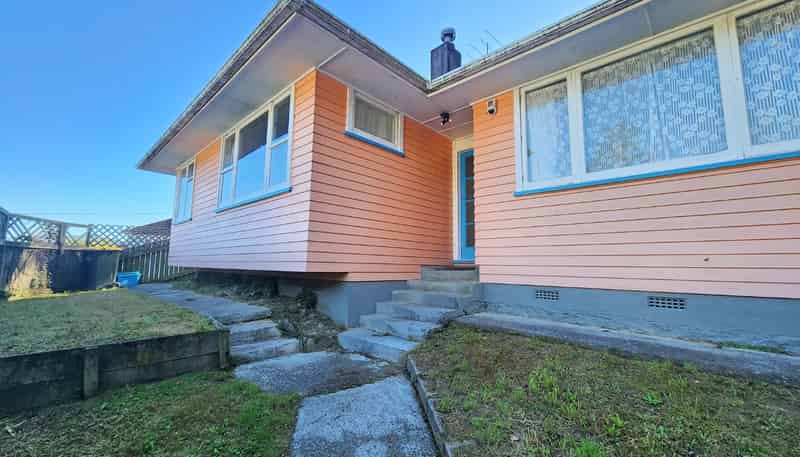 14 Thomson Grove, Stokes Valley