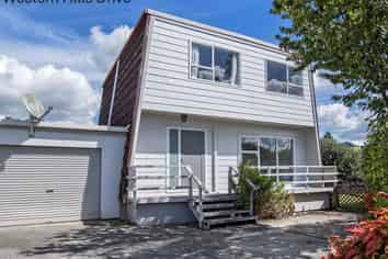 B/38 Western Hills Drive, Kensington