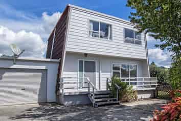 B/38 Western Hills Drive, Kensington