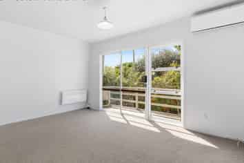 B/38 Western Hills Drive, Kensington