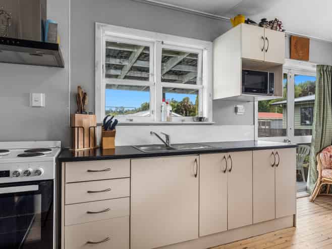 69 McKenzie Street, Taneatua