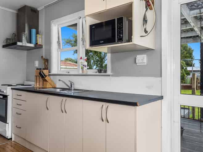 69 McKenzie Street, Taneatua