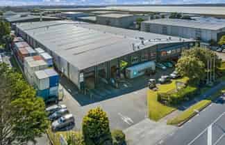 BIg Warehouse, Prime Location!