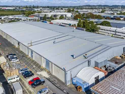 BIg Warehouse, Prime Location!