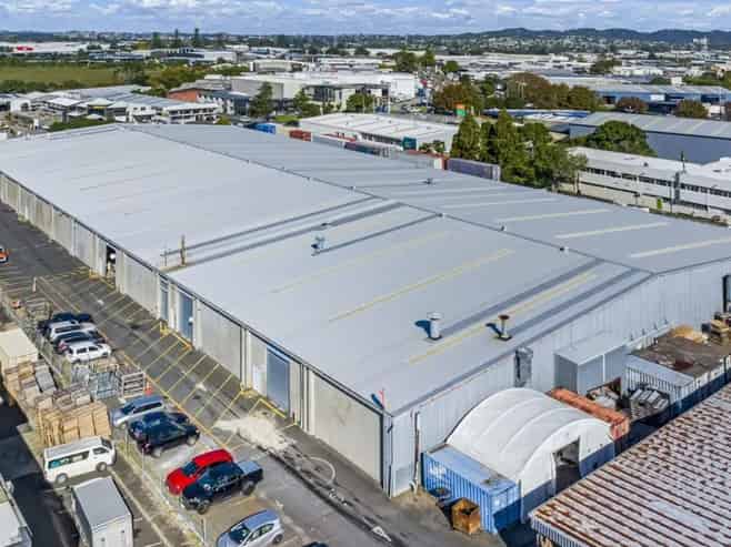 BIg Warehouse, Prime Location!