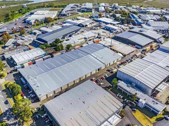 BIg Warehouse, Prime Location!