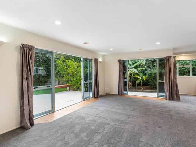 1 Halldene Terrace, Red Beach