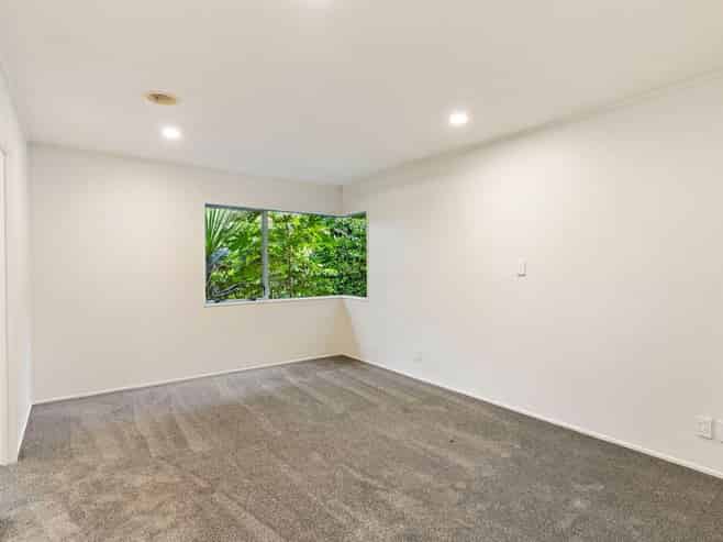 1 Halldene Terrace, Red Beach