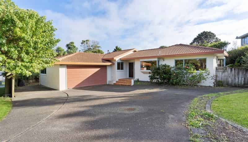 1 Halldene Terrace, Red Beach