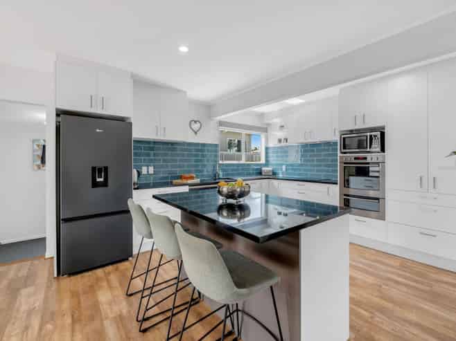 28 Third View Avenue, Beachlands