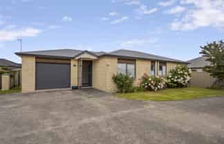 219 Frimley Oaks, Frimley